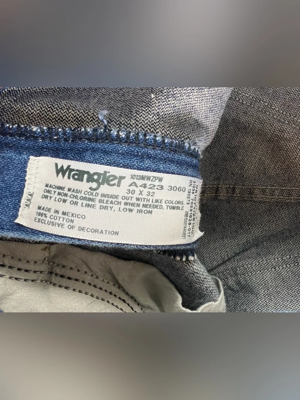 Mens Wrangler Regular Fit Denim Blue Jeans Size 30x32 Straight Leg 1013MWZPW